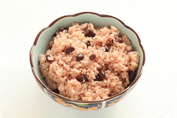 去湿气又防癌 红豆饭原来这么好