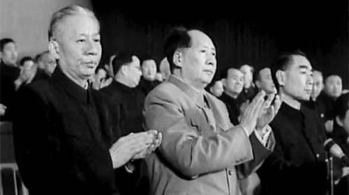 杀人不手软 周恩来曾主张枪决刘少奇