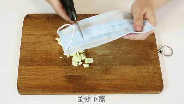 花露水滴一滴在大蒜上 原来这么厉害 太实用了 现在知道还不晚