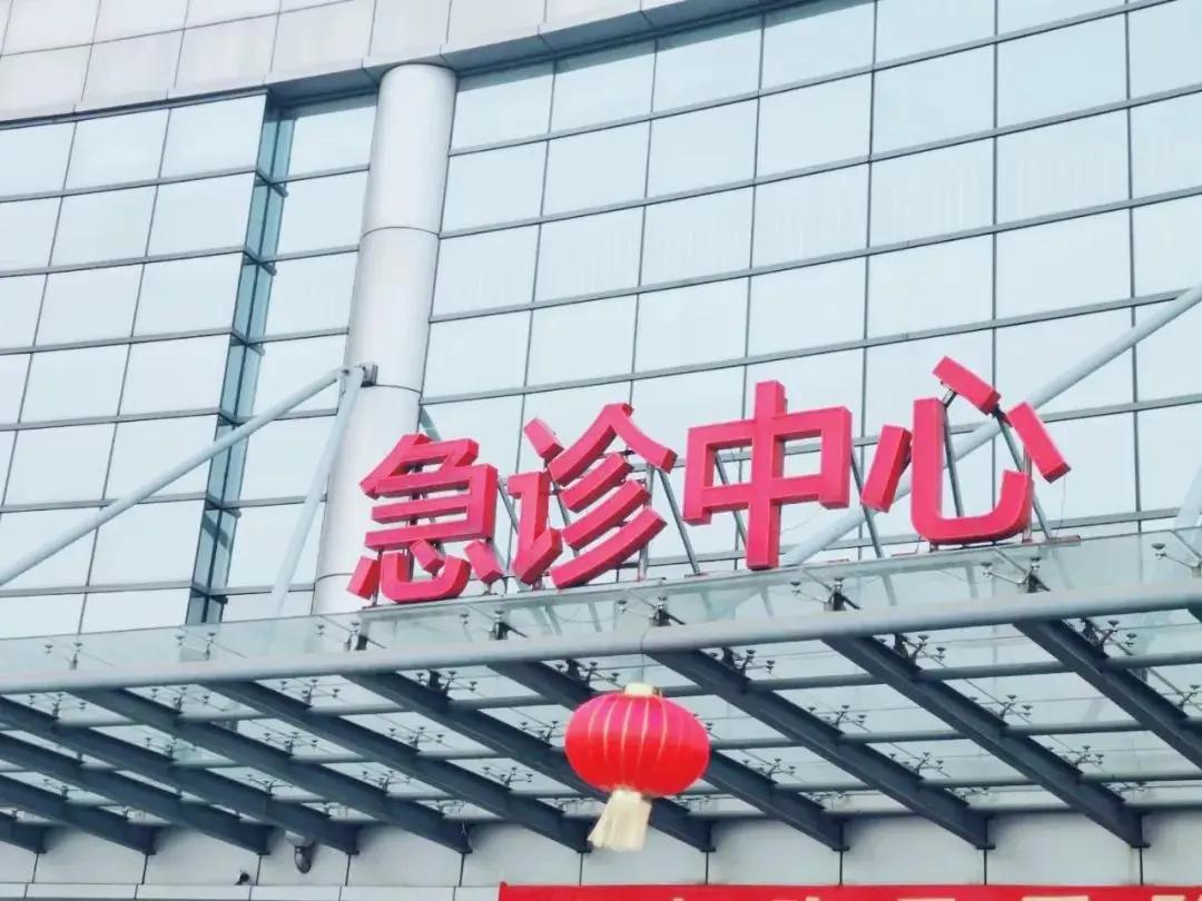 看着那些正在死去的年轻人 急诊医生愤怒了!