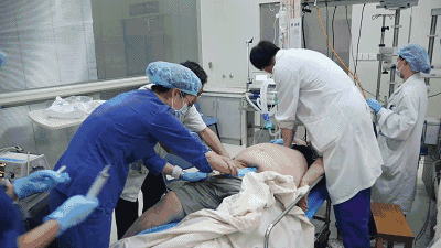 看着那些正在死去的年轻人 急诊医生愤怒了!