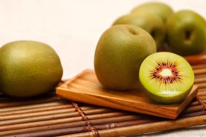 奇异果竟然有这么多好处?吃完可以这样!