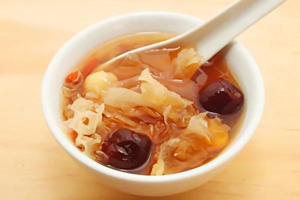 膝关节僵硬疼痛?“这些食物”让膝关节回春