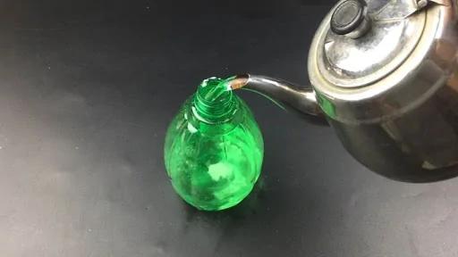 小苏打做清洁剂已经落伍了 把这2样东西混一起 比小苏打强10倍