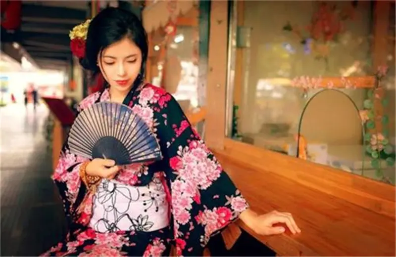 日本女性穿和服时后面这个 包袱 有什么用 原来 猫腻 在这里 阿波罗新闻网