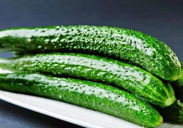 放冰箱坏得更快的14种食物 看完后都去清理自家的冰箱了