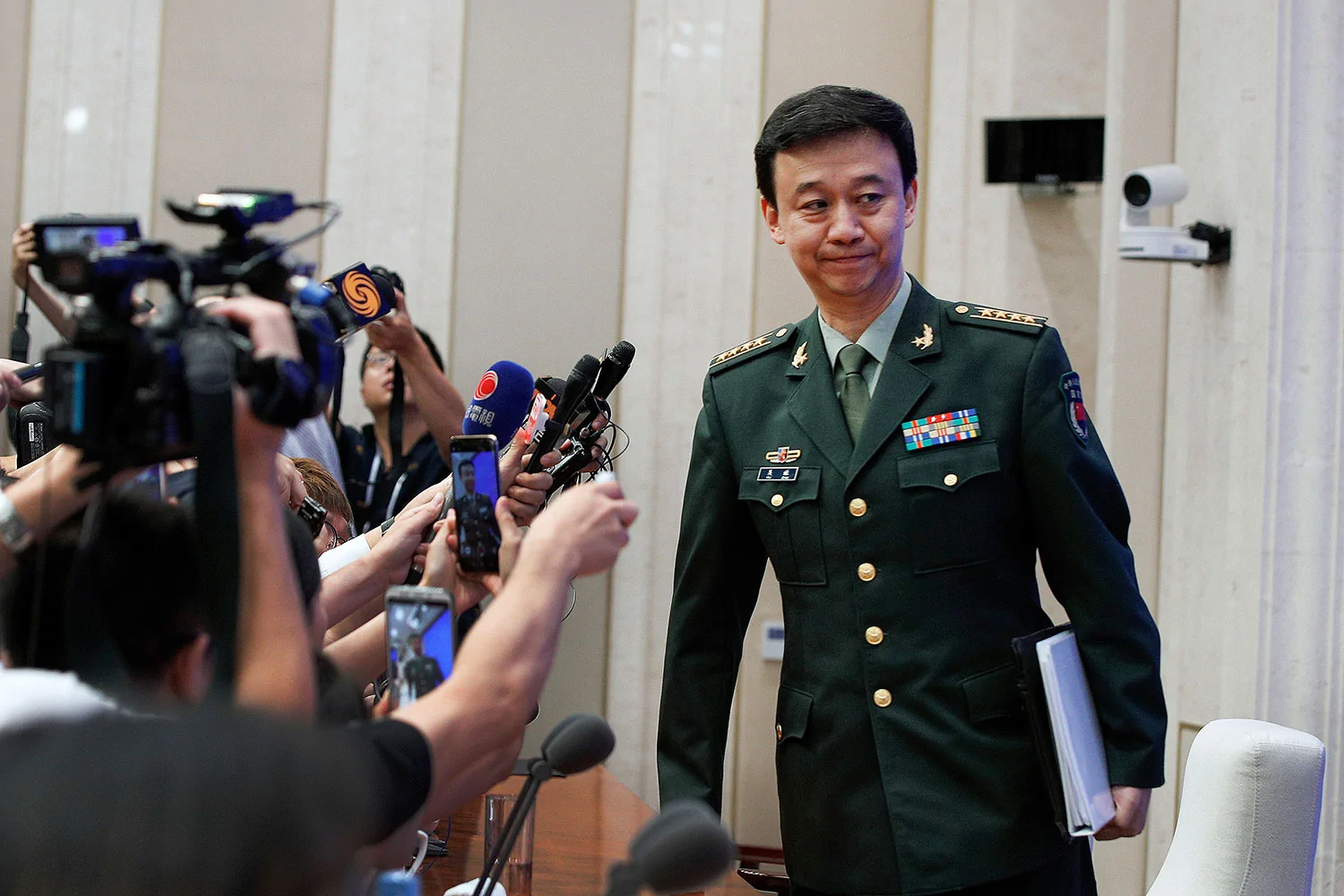 2019年7月24日，中共国防部发言人吴谦在北京国务院新闻办公室举行发布会上强调，香港示威者已触碰一国两制底线，必要时解放军将会出动。（美联社）