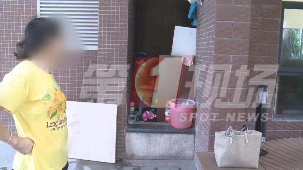 老人来帮带娃 却被子女赶出家门 无奈住“垃圾房”?