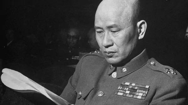 【老照片】抗日名将寿逾百岁 当年曾被小记者用枪指着落荒而逃
