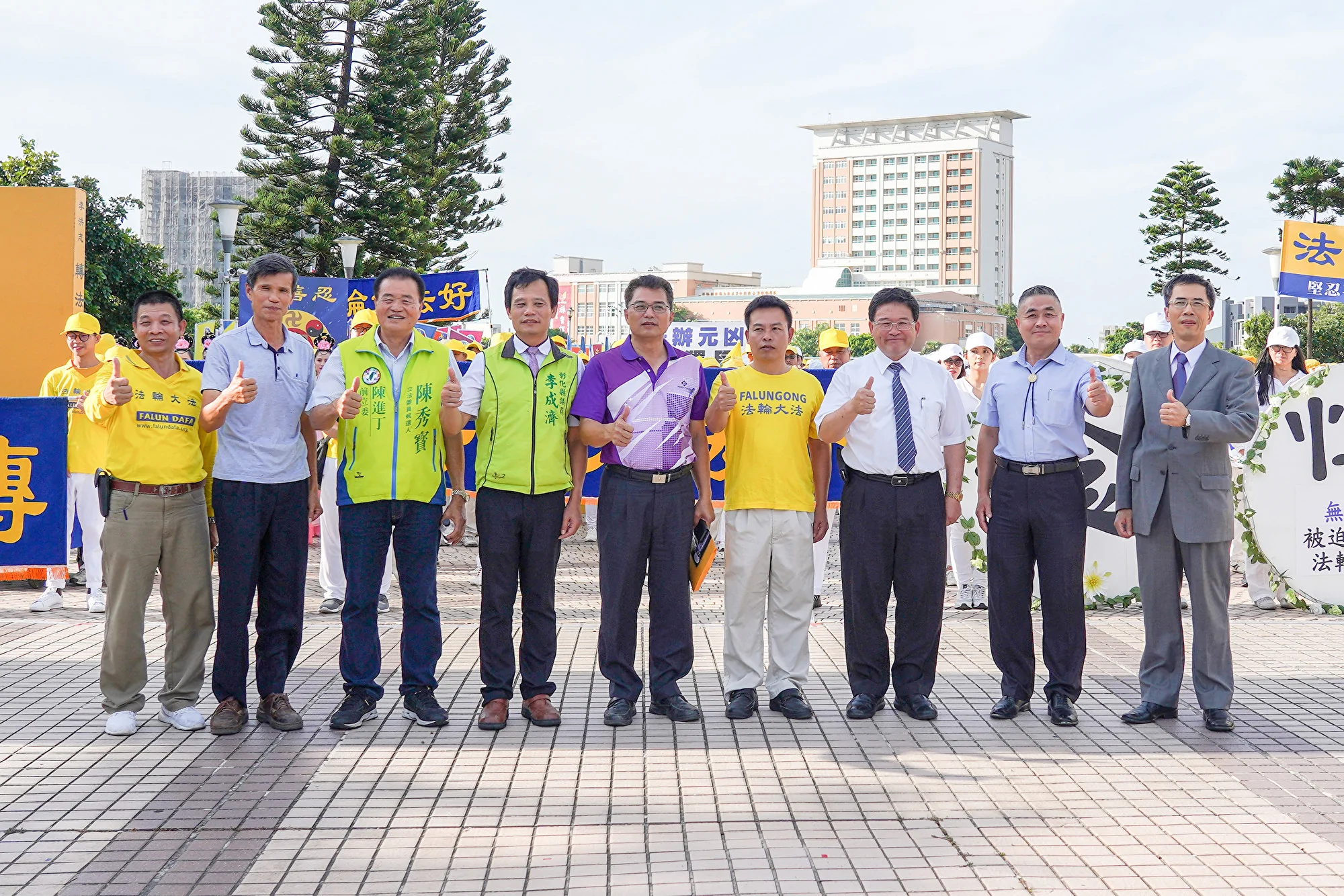 Chong Chieng Jen 张健仁 古晋11日讯 民主行动党古晋市国会议员兼哥打圣淘沙州议员张健仁对于人联党叶耀星日前上报投诉巴达旺市议会失职的行为 感到可笑 人联党公共投诉主任叶耀星于昨日报章上大事宣传他协助处理居民投诉5里八港路第10巷因有位地主进行土地填土的
