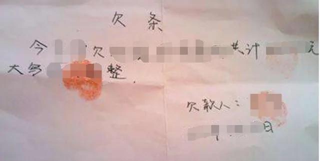 父亲留下10万债务 三个儿子不肯还 女儿还完钱收到一个袋子 傻了!