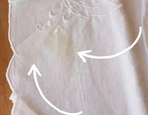 衣服不管染上什么 用这招都能洗掉 效果太神太实用了!