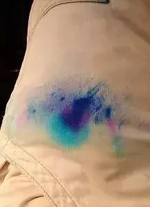 衣服不管染上什么 用这招都能洗掉 效果太神太实用了!