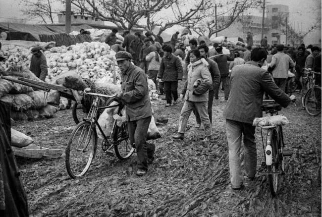 中国印象:英国摄影师记录的1980年代光与影!