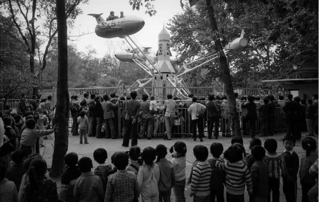 中国印象:英国摄影师记录的1980年代光与影!