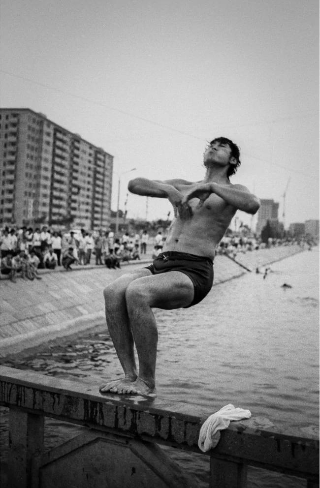 中国印象:英国摄影师记录的1980年代光与影!