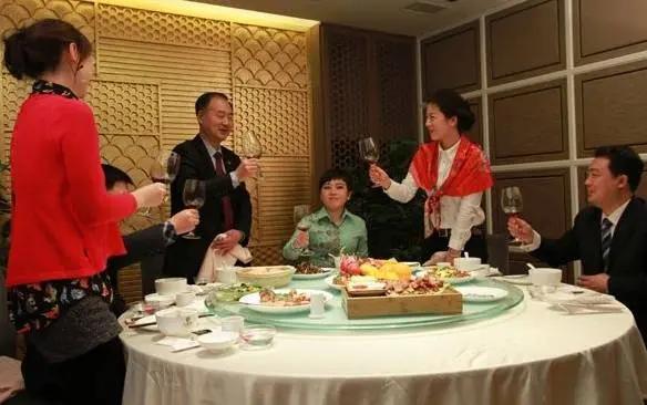 俗语“菜不摆三 筷不成五 席不成六” 老祖宗的讲究 真得学学
