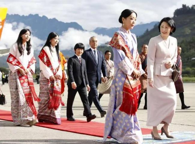 日本小王子、親王搭不同航班出訪 原因很微妙！