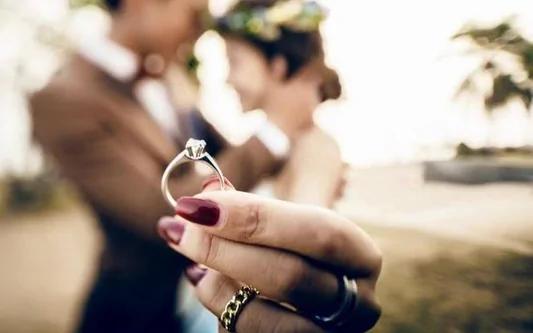 离婚三个月 前夫再婚 他邀请我参加婚礼 看到来宾我愣住了!