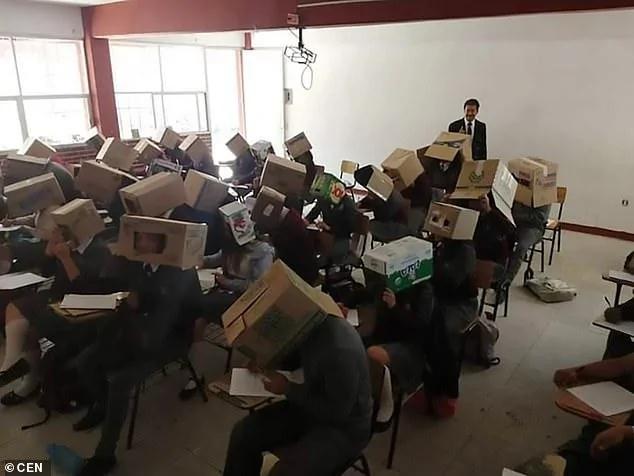 為防作弊出大招！墨西哥老師讓學生頭戴紙箱考試！