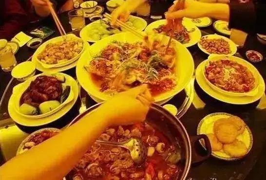 饭局上 有这几种表现的人 人品很差 最好远离