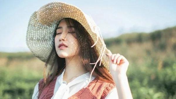 清洁女工捡到机票 及时送到机场 却被公司辞退 3周后惊喜来了!