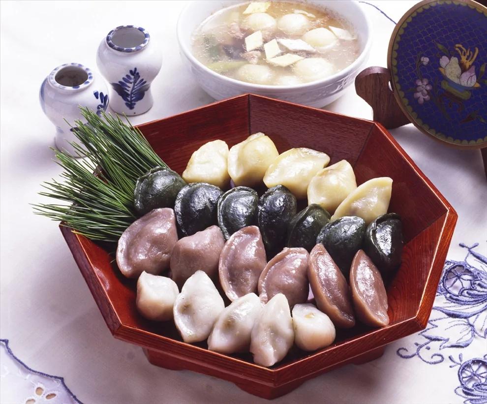 赏月、团圆、吃月饼 各地怎么过中秋?