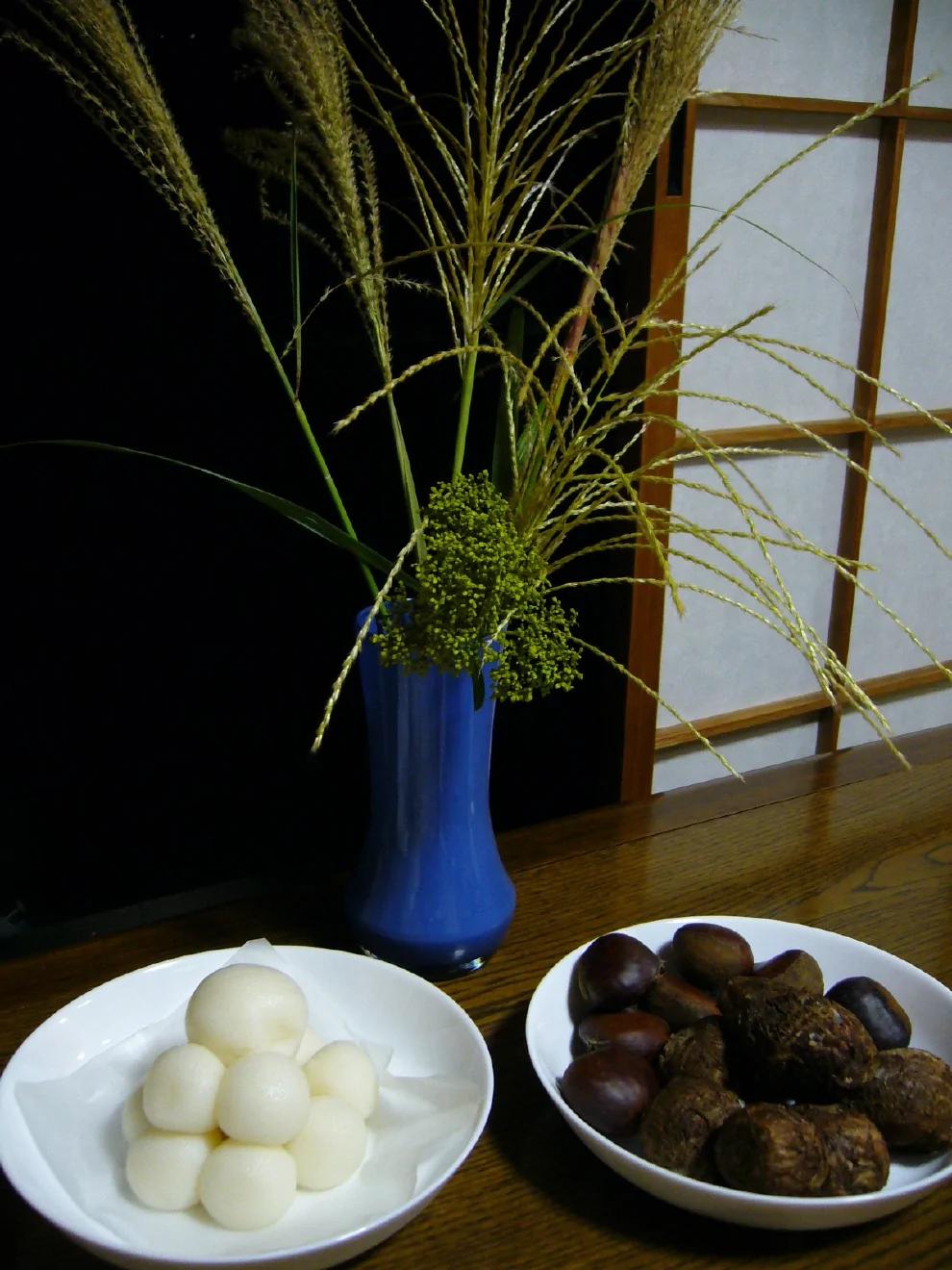 赏月、团圆、吃月饼 各地怎么过中秋?
