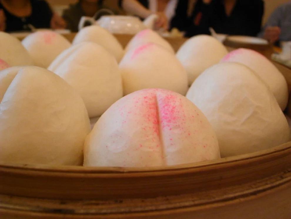赏月、团圆、吃月饼 各地怎么过中秋?