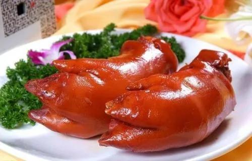 年纪轻轻长白发 这几种食物有效的让你的头发黑回来!