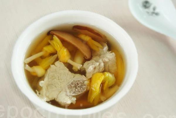 金针花补血又安神 这样吃效果好