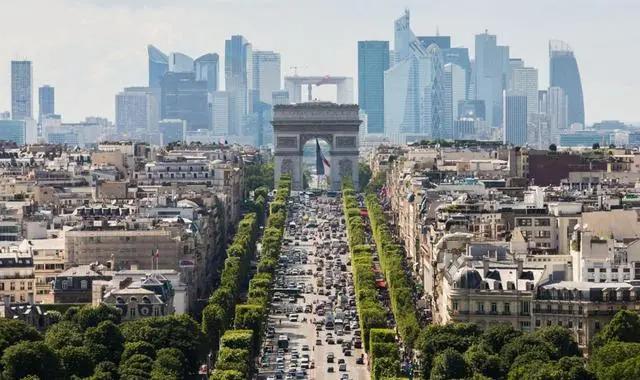 去法国旅游 卢尔德宗教圣地是目的地之一 游客每年都在增加l!
