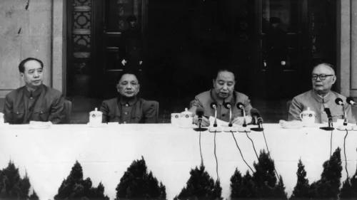 “民主墙运动”邓小平先利用后镇压