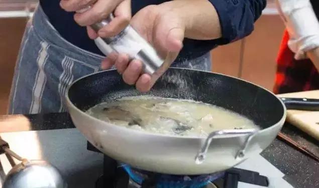 高尿酸人群注意:家里这一种美食 一口都不能多吃 尿酸飙升很快