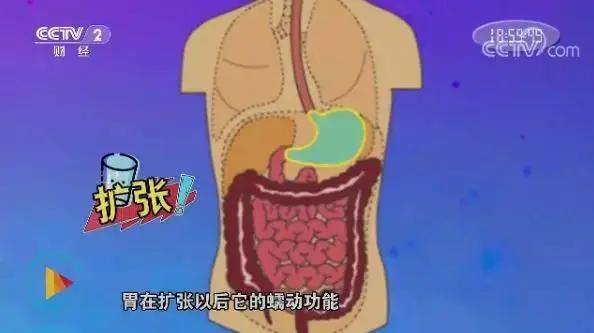吃饭时到底能不能喝水?争议了这么多年 终于有答案了