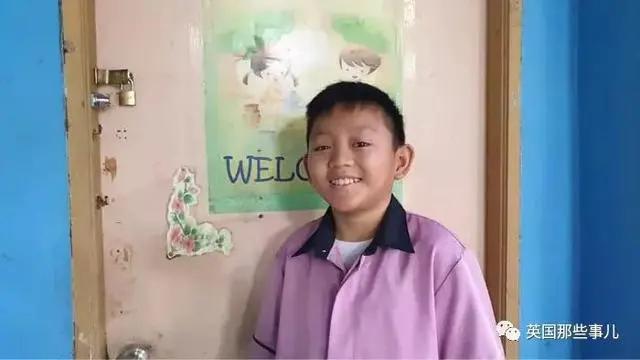 长得像个小学生 却已经是老师了?这"超级童颜"也太显嫩了
