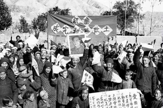 【老照片】斗地主杀200多万人 惊人一幕目睹者浑身颤栗