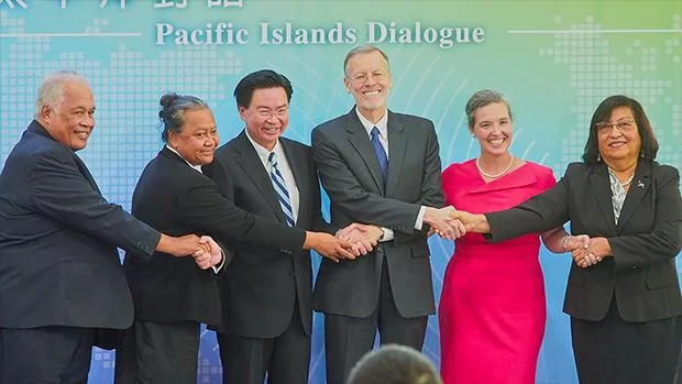2019年10月7日，首届美台「太平洋论坛」在台北举行，美国国务院助卿暨APEC资深官员孙晓雅（右二）出席开幕仪式。（锺广政 摄）
