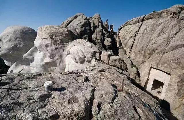 美国“总统山”的背后 到底是屁股还是宝藏?