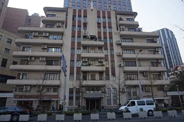 政治决定一切!传奇才女张爱玲逃到香港之前