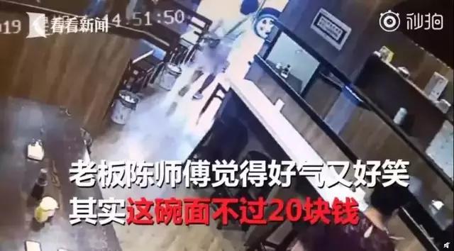 凌晨4点 超市里丑陋的一幕 出卖了无数国人的体面