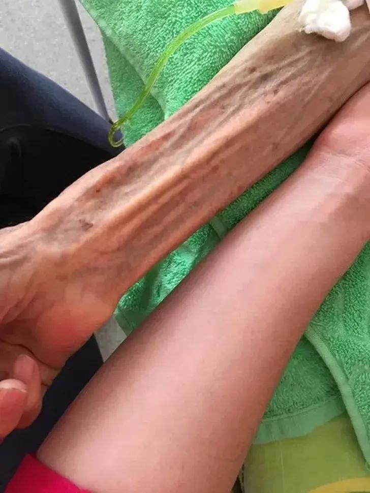 一组照片刷爆朋友圈:那些坚不可摧的 最后都敌不过时间