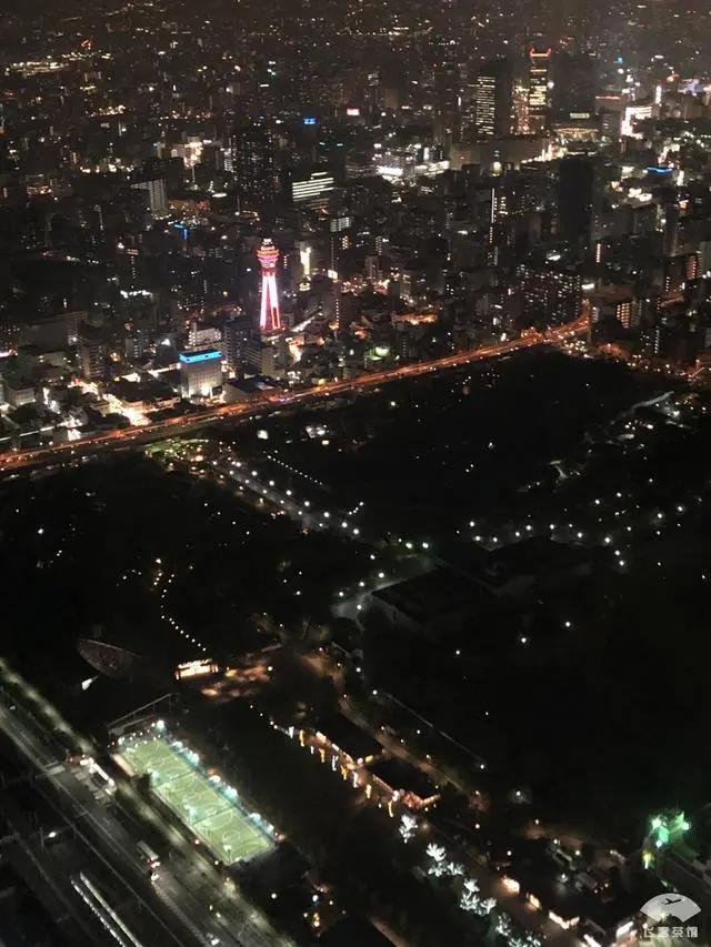 中国小伙入住日本最高的五星酒店 对比来看 这服务态度不得不服!