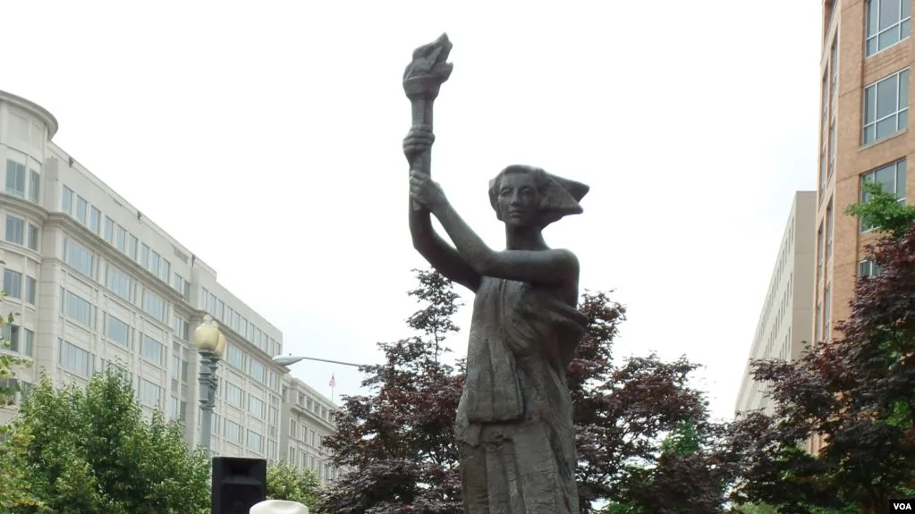 资料照：以1989年天安门广场民主女神像为原型的华盛顿共产主义受难者纪念碑。