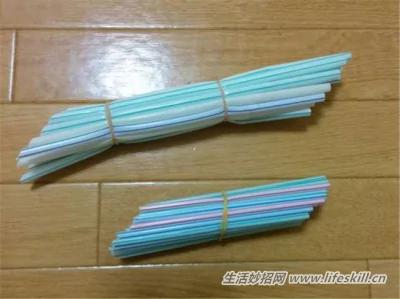 缝隙中的灰尘怎么清理?巧用吸管来帮忙