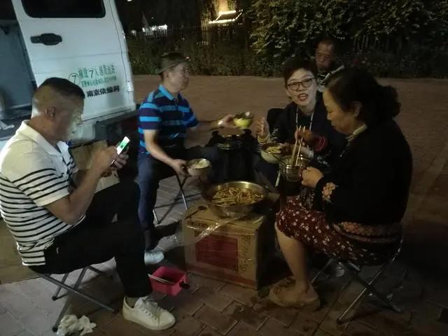 想出去旅游 却约不到伴 不妨试试这个办法!