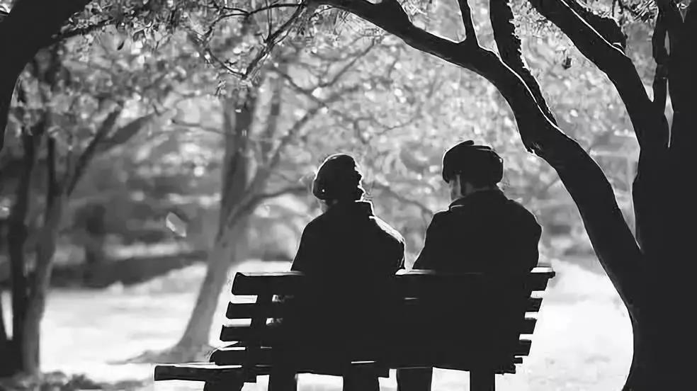 只剩两人的同学聚会 今年顺利举办