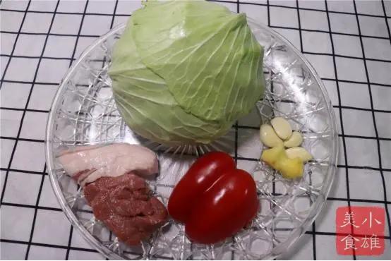 炒手撕包菜是過油還是焯水?大廚:都不對 這才是正確的做法 3 20191126101023783
