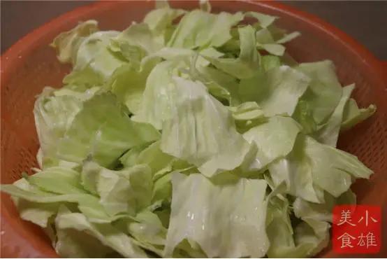 炒手撕包菜是過油還是焯水?大廚:都不對 這才是正確的做法 4 20191126101024965