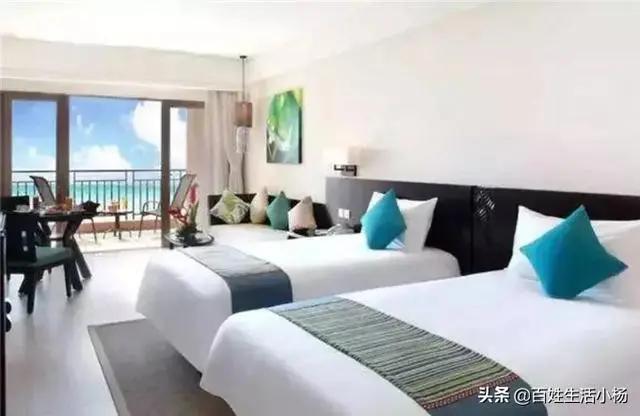 酒店的床尾为何留着「一块布」 有什么特别的作用吗?